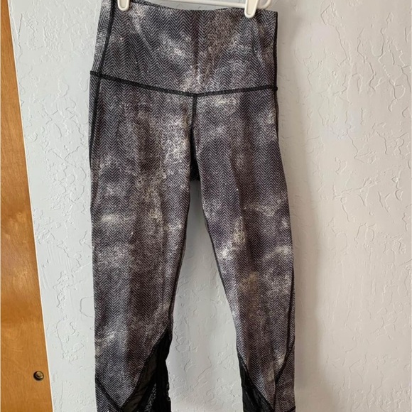 Lululemon leggings - Picture 1 of 3